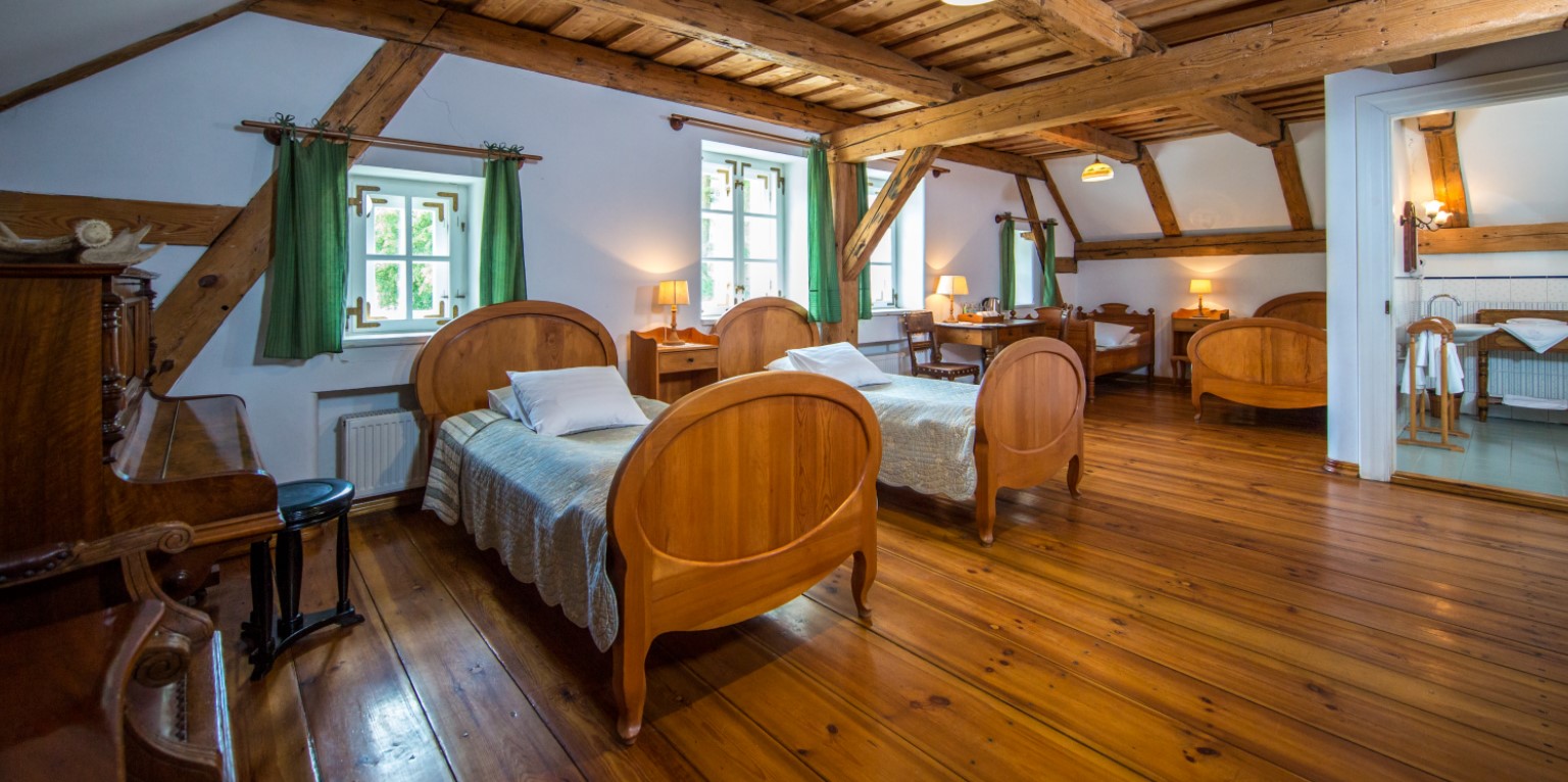 Schloss Herrenhaus Hotel Restaurant Unterkunft Appartements Zimmer in Polen Masuren